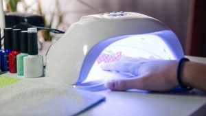 آیا اشعه دستگاه UV کاشت ناخن سرطان زاست؟
